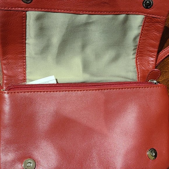 Danier red leather crossbody - Picture 2 of 2